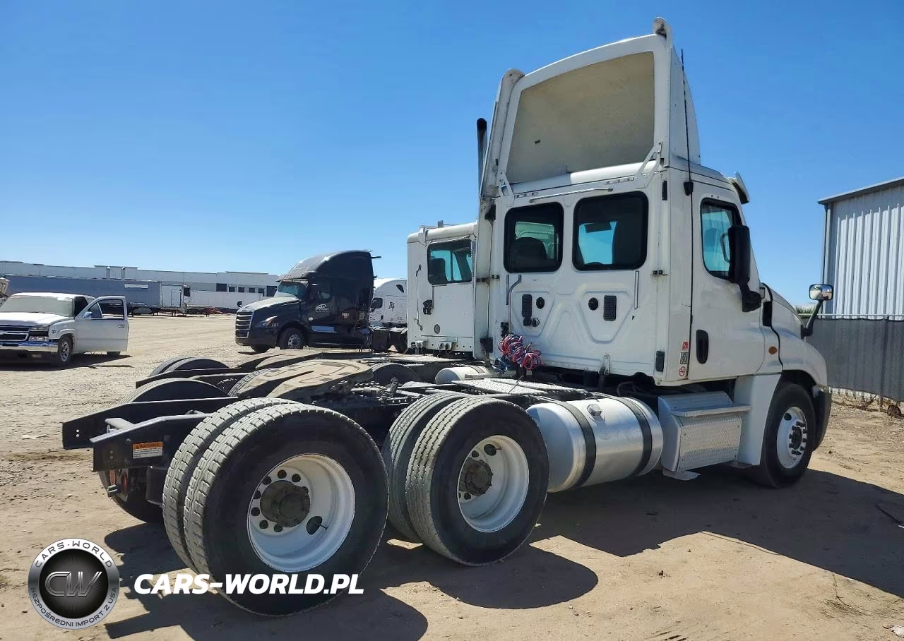 2013 Freightliner Cascadia 1 - Semi Truck VIN:1FUJGEDV4DSBV1125 - 4