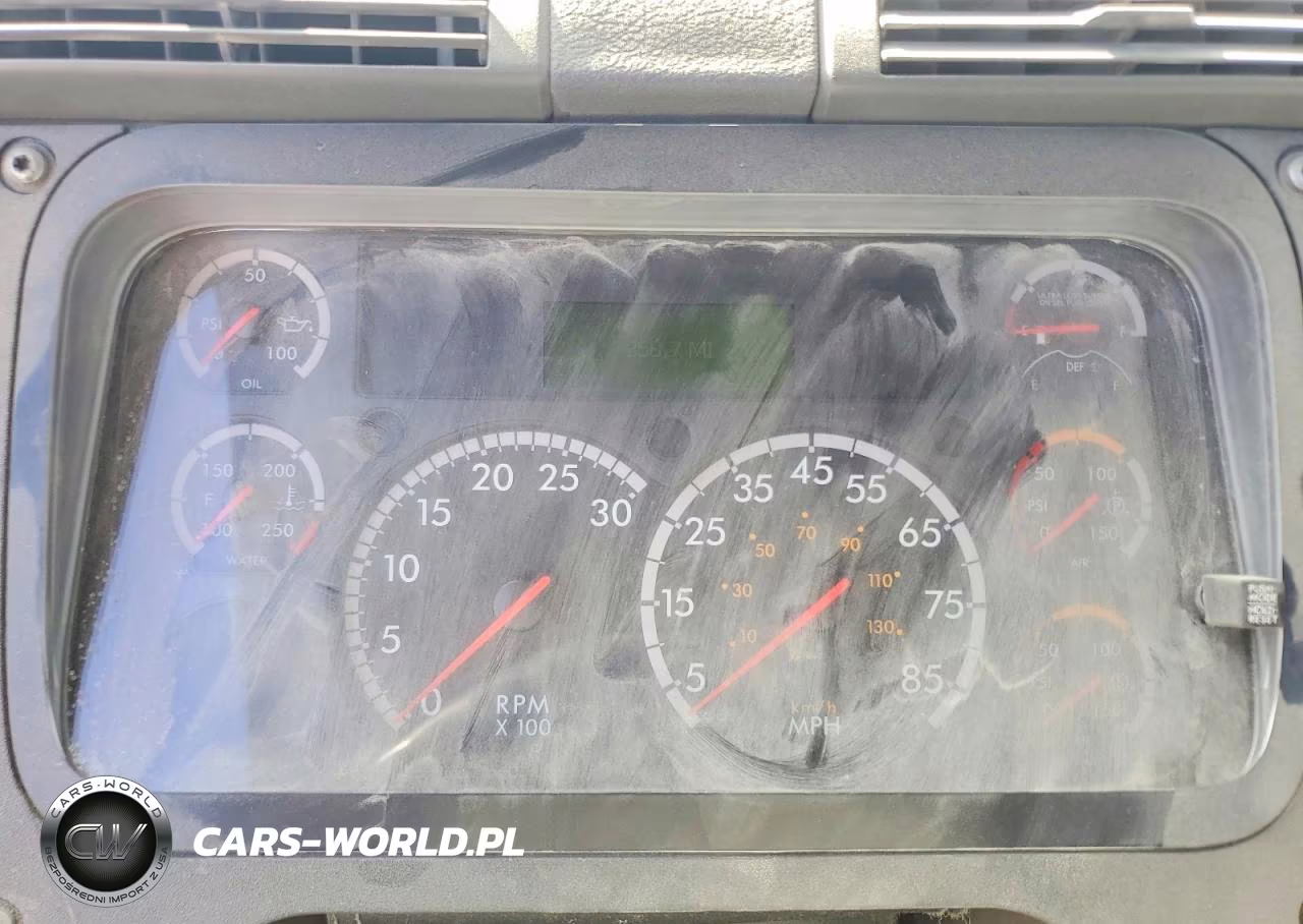 2013 Freightliner Cascadia 1 - Semi Truck VIN:1FUJGEDV4DSBV1125 - 8