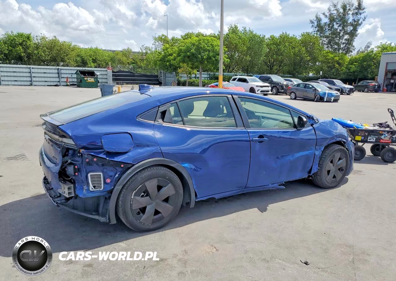 2023 Toyota Prius VIN:JTDACACU6P3008645 - 3