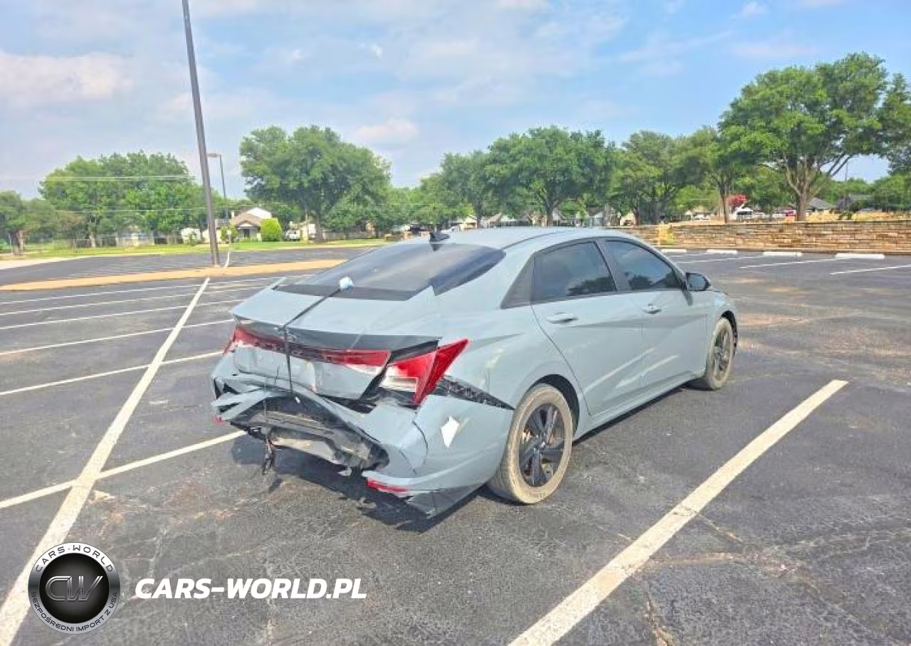 2022 Hyundai Elantra Sel VIN:KMHLM4AG8NU339816 - 4