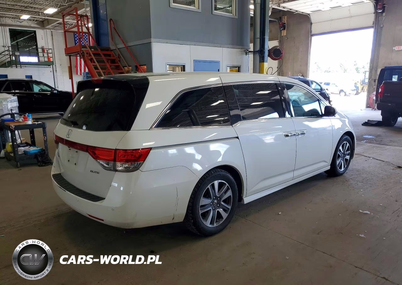 2017 Honda Odyssey Touring VIN:5FNRL5H91HB012394 - 3