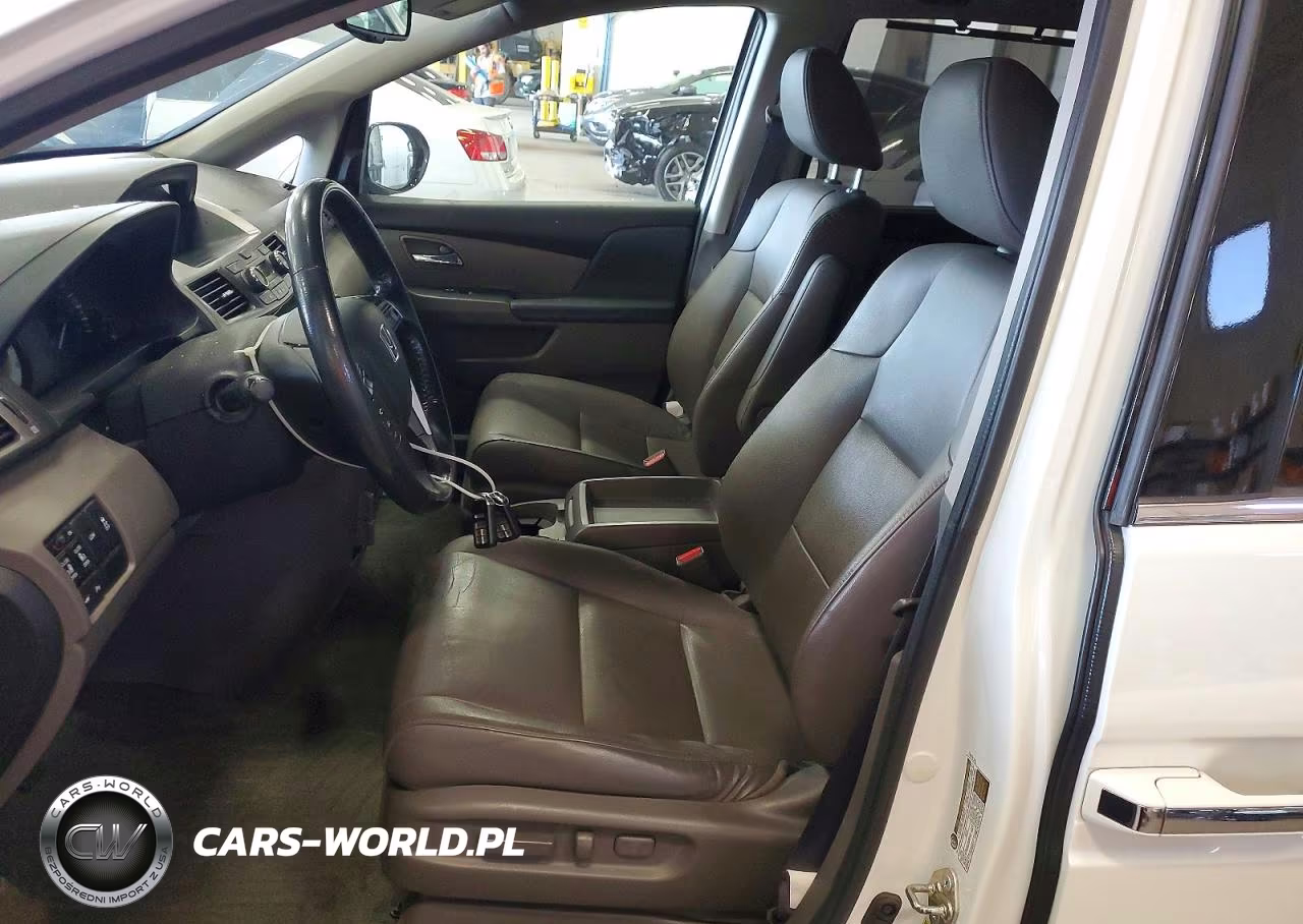 2017 Honda Odyssey Touring VIN:5FNRL5H91HB012394 - 7
