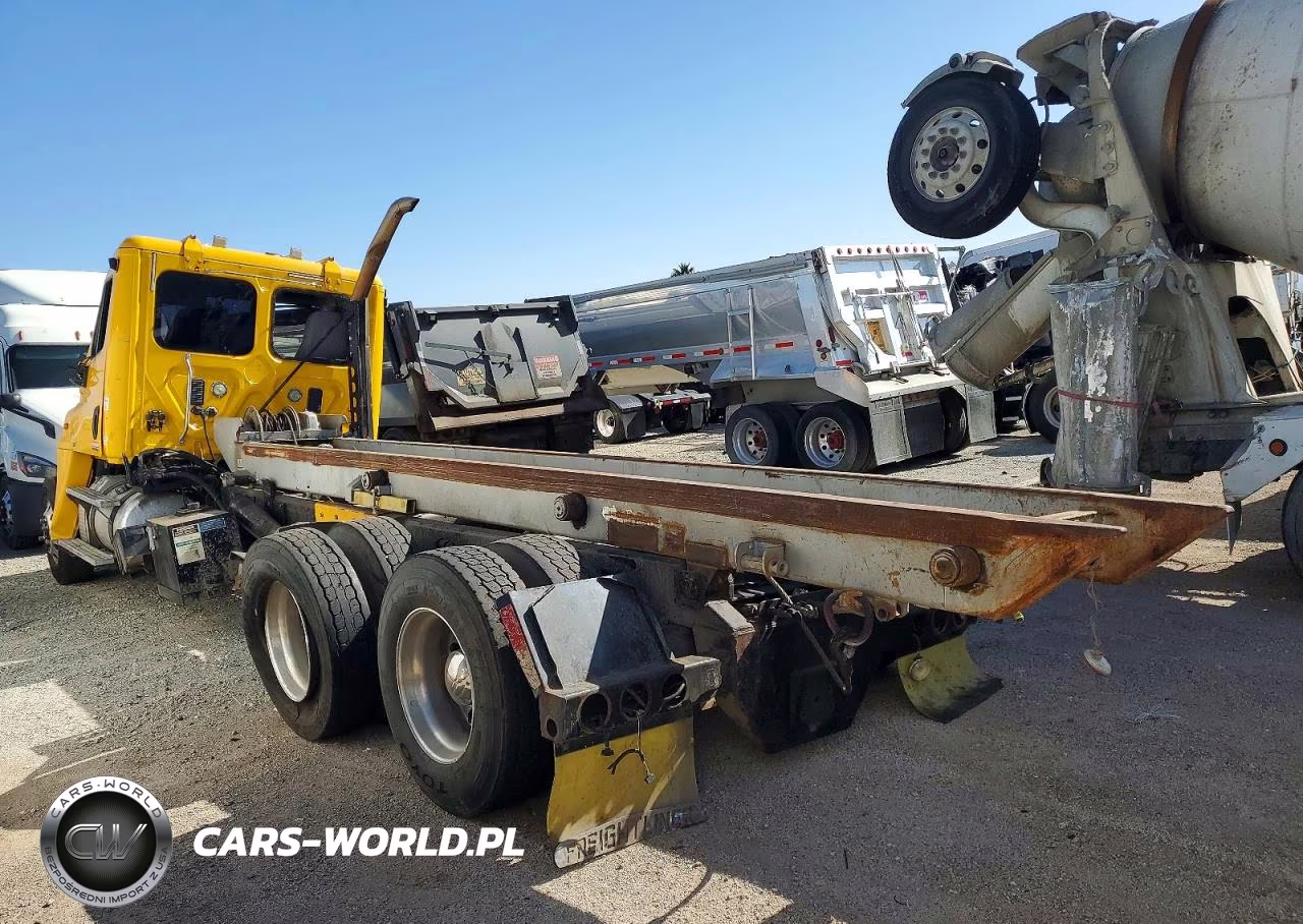 2011 Freightliner Cascadia Roll-Off Container Truck VIN:1FUJGEDV6BSAX7106 - 3