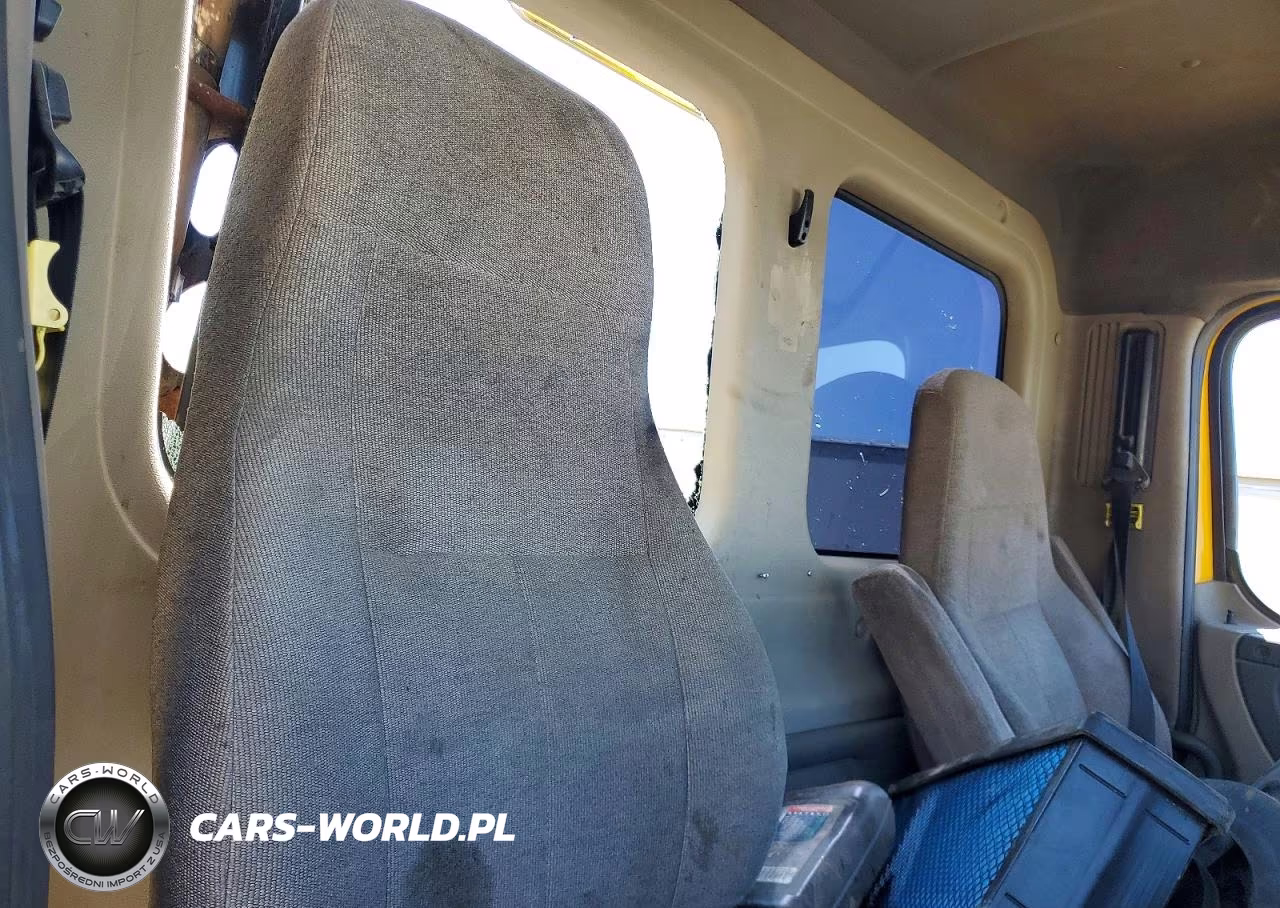 2011 Freightliner Cascadia Roll-Off Container Truck VIN:1FUJGEDV6BSAX7106 - 6