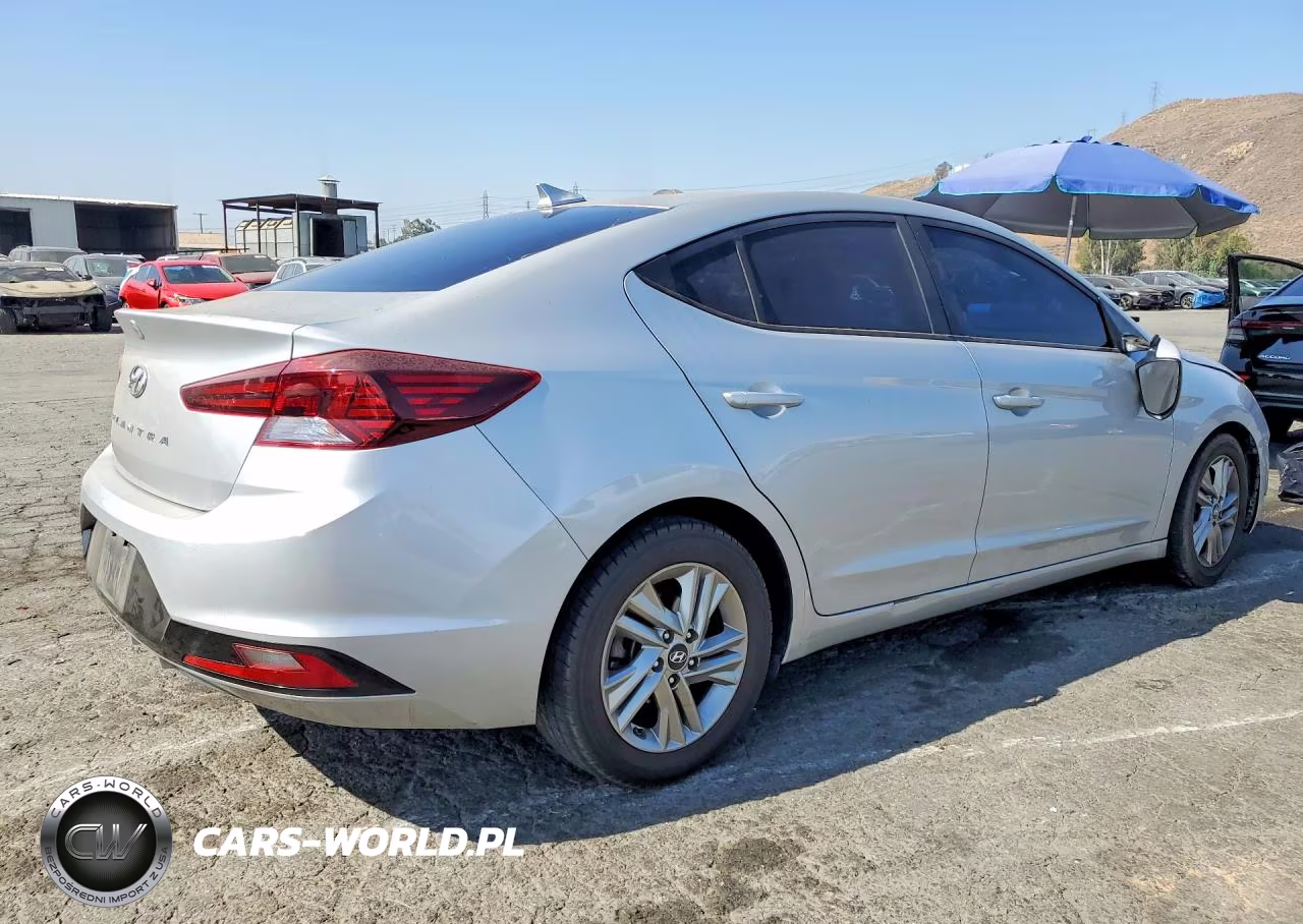 2019 Hyundai Elantra Sel VIN:5NPD84LF5KH449519 - 3