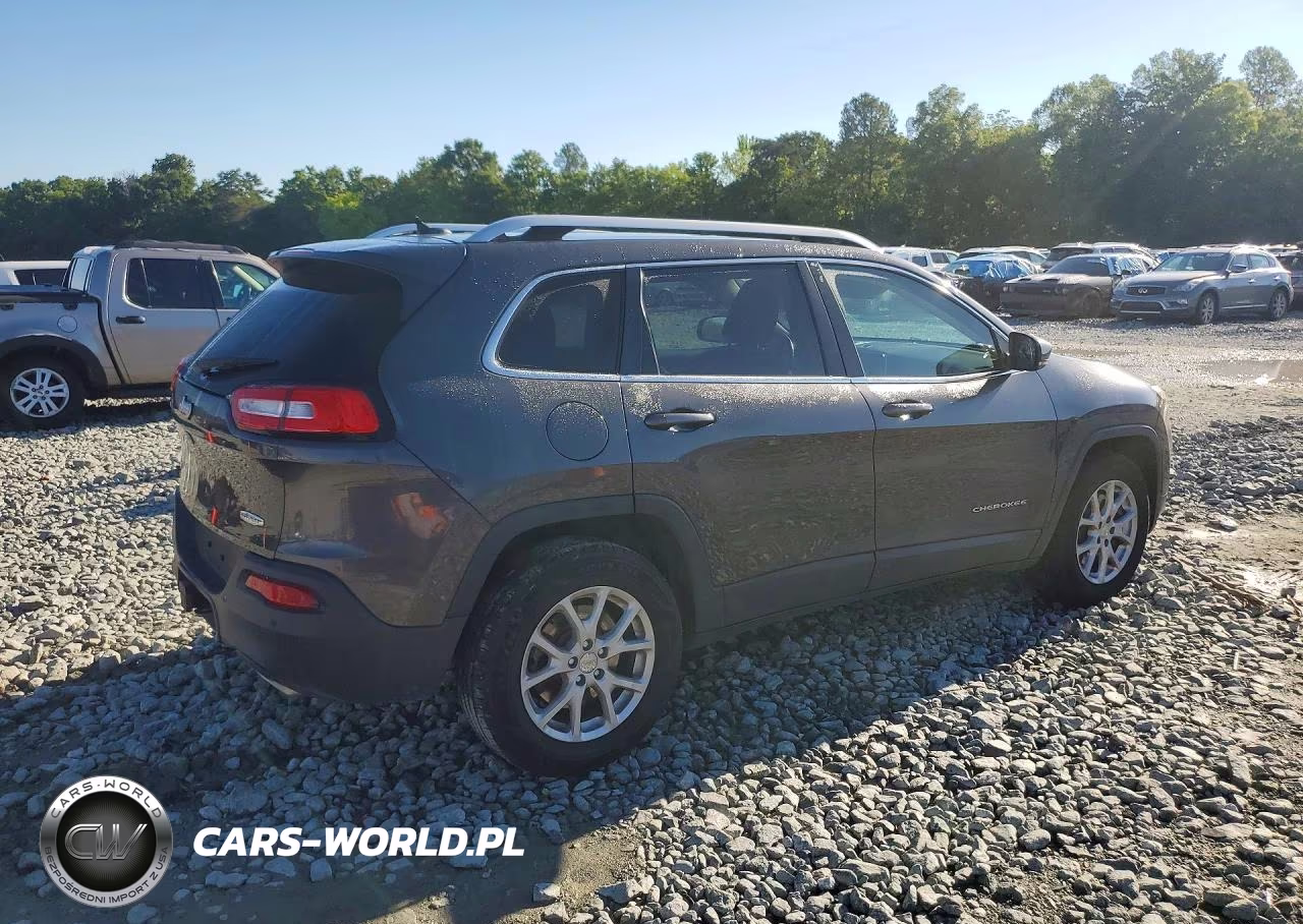 2015 Jeep Cherokee Latitude VIN:1C4PJMCSXFW606511 - 3