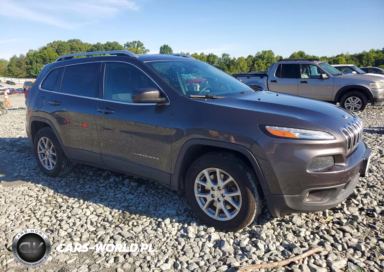 2015 Jeep Cherokee Latitude VIN:1C4PJMCSXFW606511 - 4