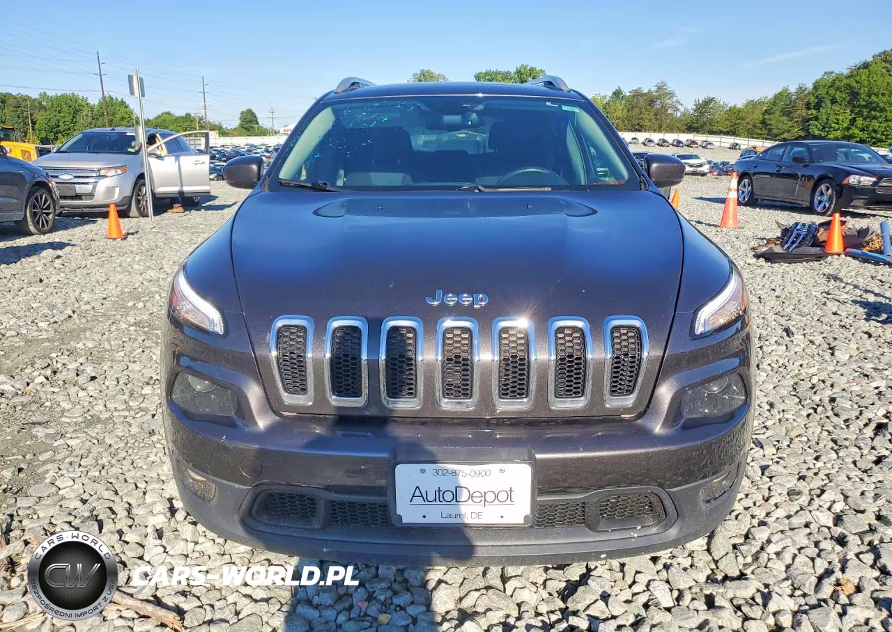 2015 Jeep Cherokee Latitude VIN:1C4PJMCSXFW606511 - 5