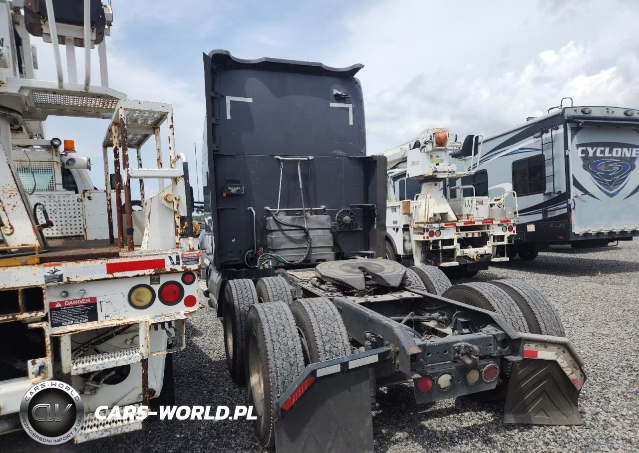 2014 Kenworth Construction T680 VIN:1XKYDP9X5EJ400996 - 3