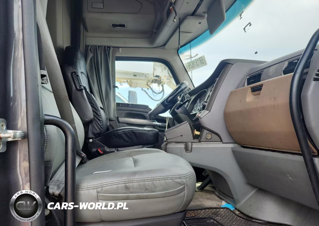 2014 Kenworth Construction T680 VIN:1XKYDP9X5EJ400996 - 5