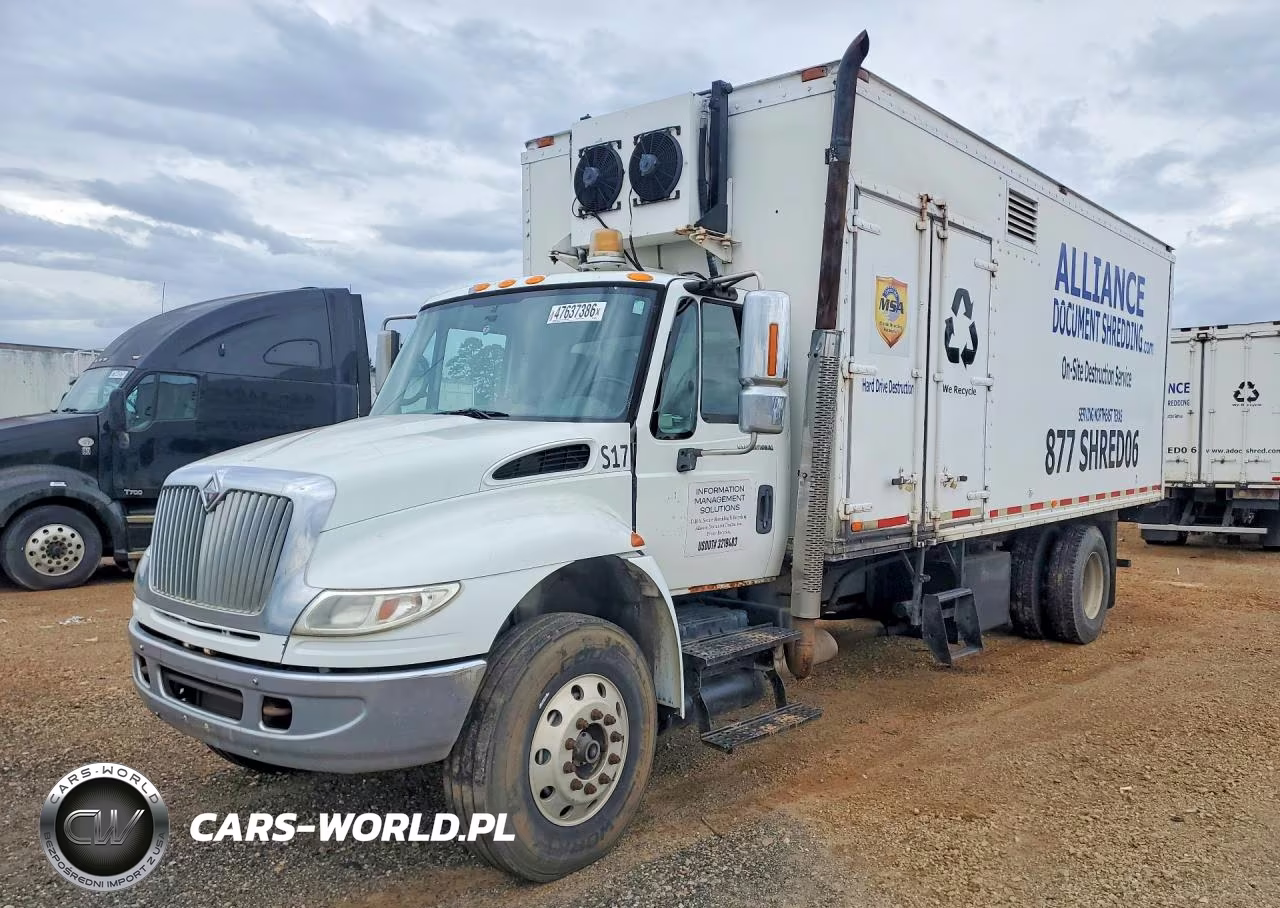 2005 International 4400 Refrigerated Box Truck – zdjęcie 1 z 12