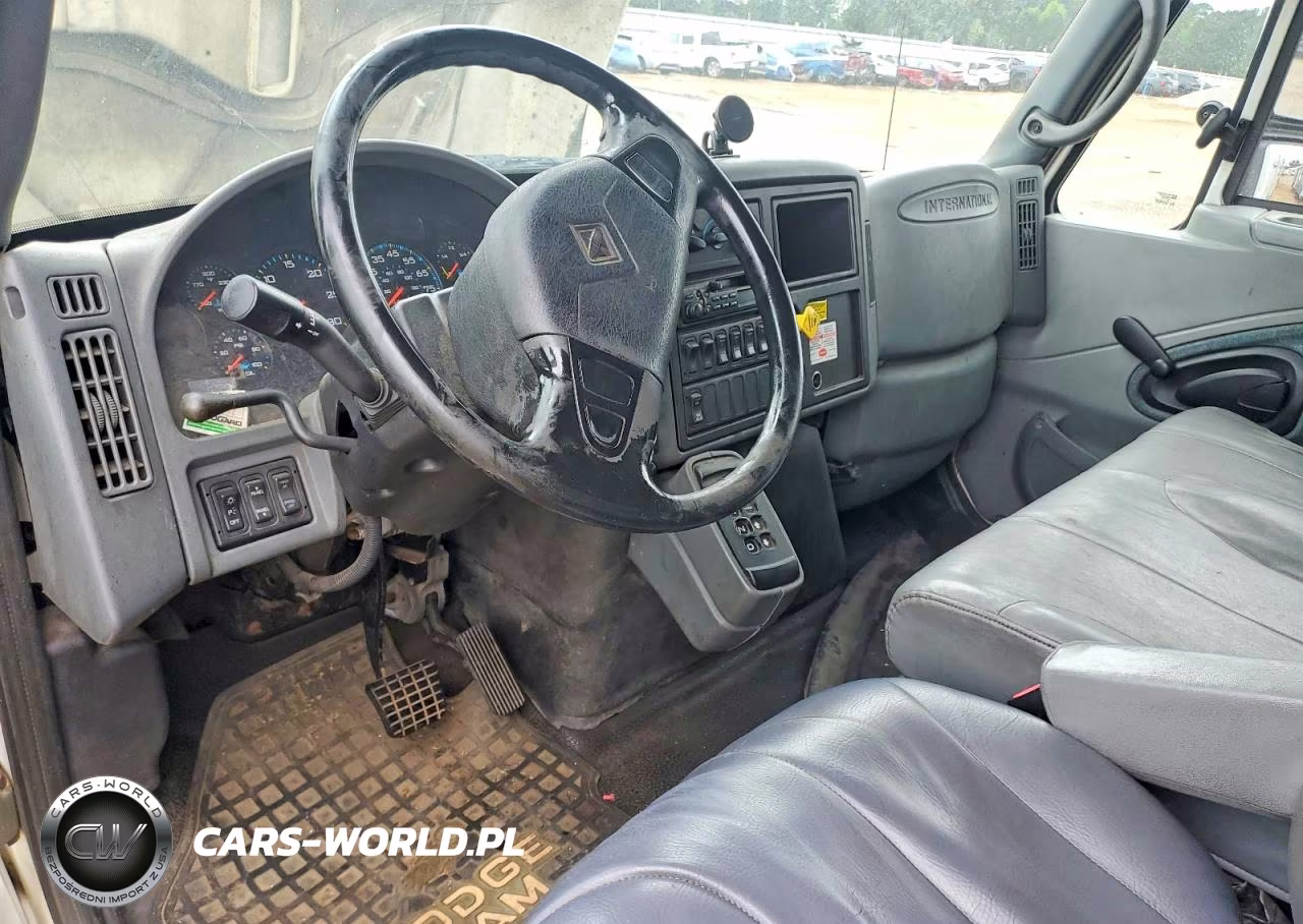 2005 International 4400 Refrigerated Box Truck VIN:1HTMKAAN65H695107 - 8