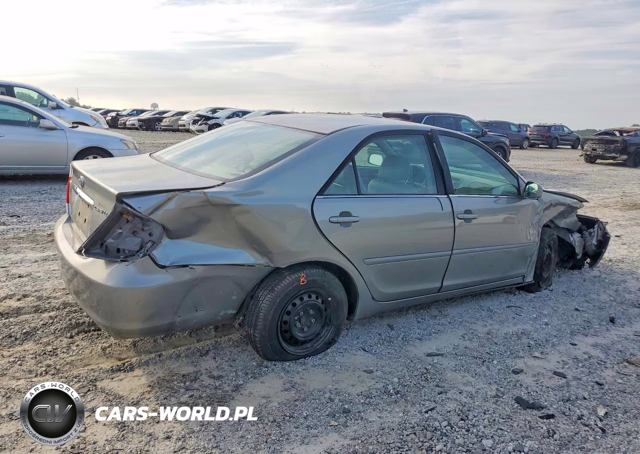 2005 Toyota Camry Le VIN:4T1BE32K45U517937 - 3