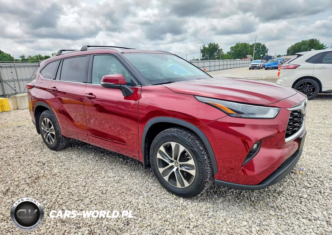 2022 Toyota Highlander Xle VIN:5TDHZRBH9NS561768 - 4