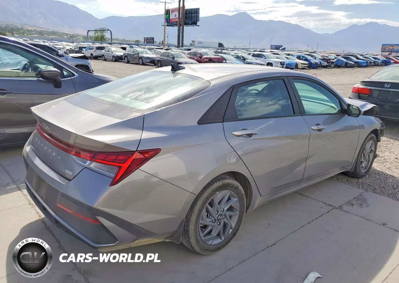 2024 Hyundai Elantra Blue VIN:KMHLM4DJ9RU110557 - 3