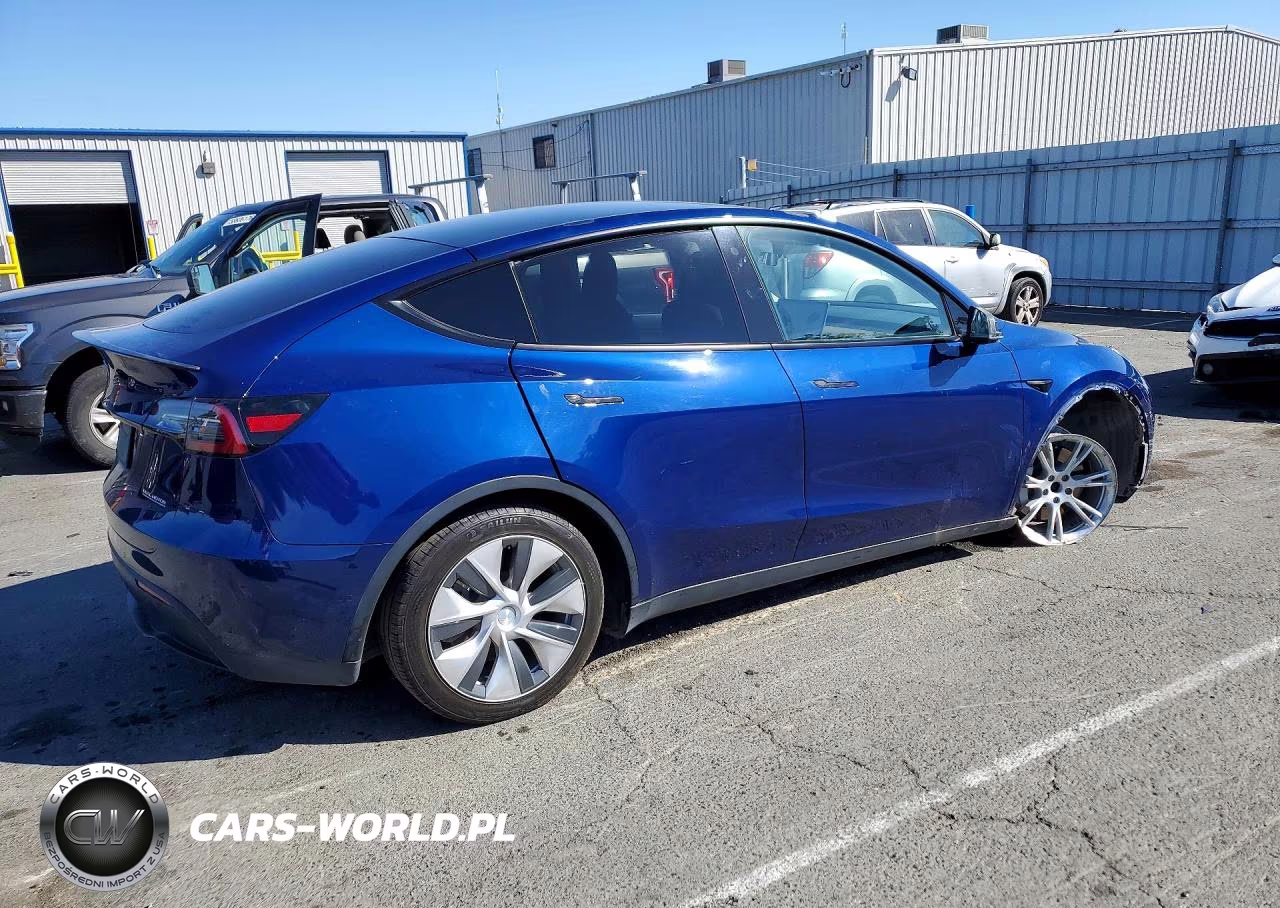 2020 Tesla Model Y VIN:5YJYGDEF6LF018575 - 3