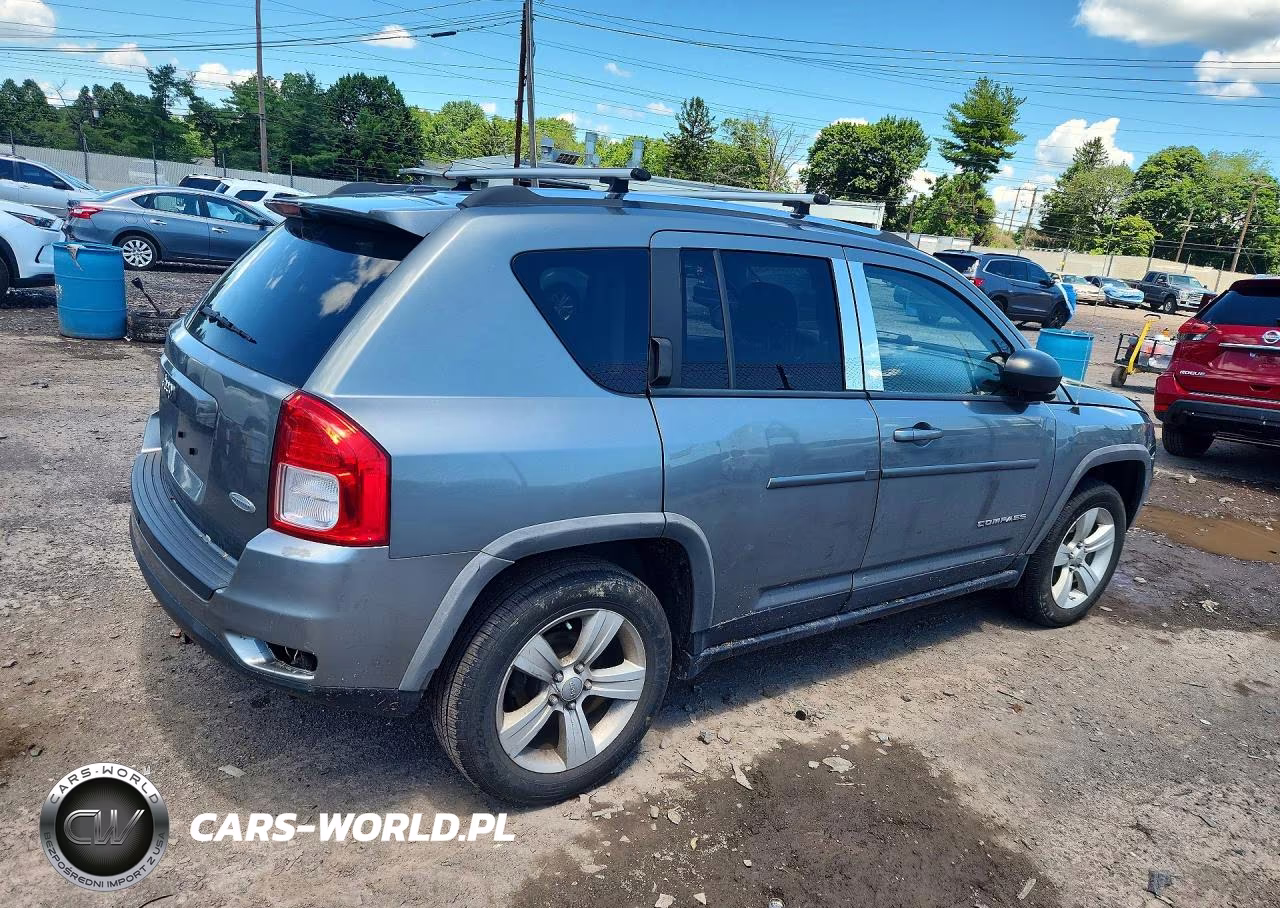 2013 Jeep Compass Latitude VIN:1C4NJDEB3DD253414 - 3