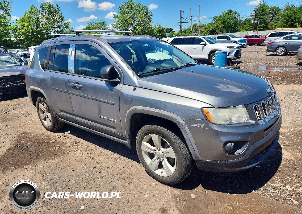 2013 Jeep Compass Latitude VIN:1C4NJDEB3DD253414 - 4