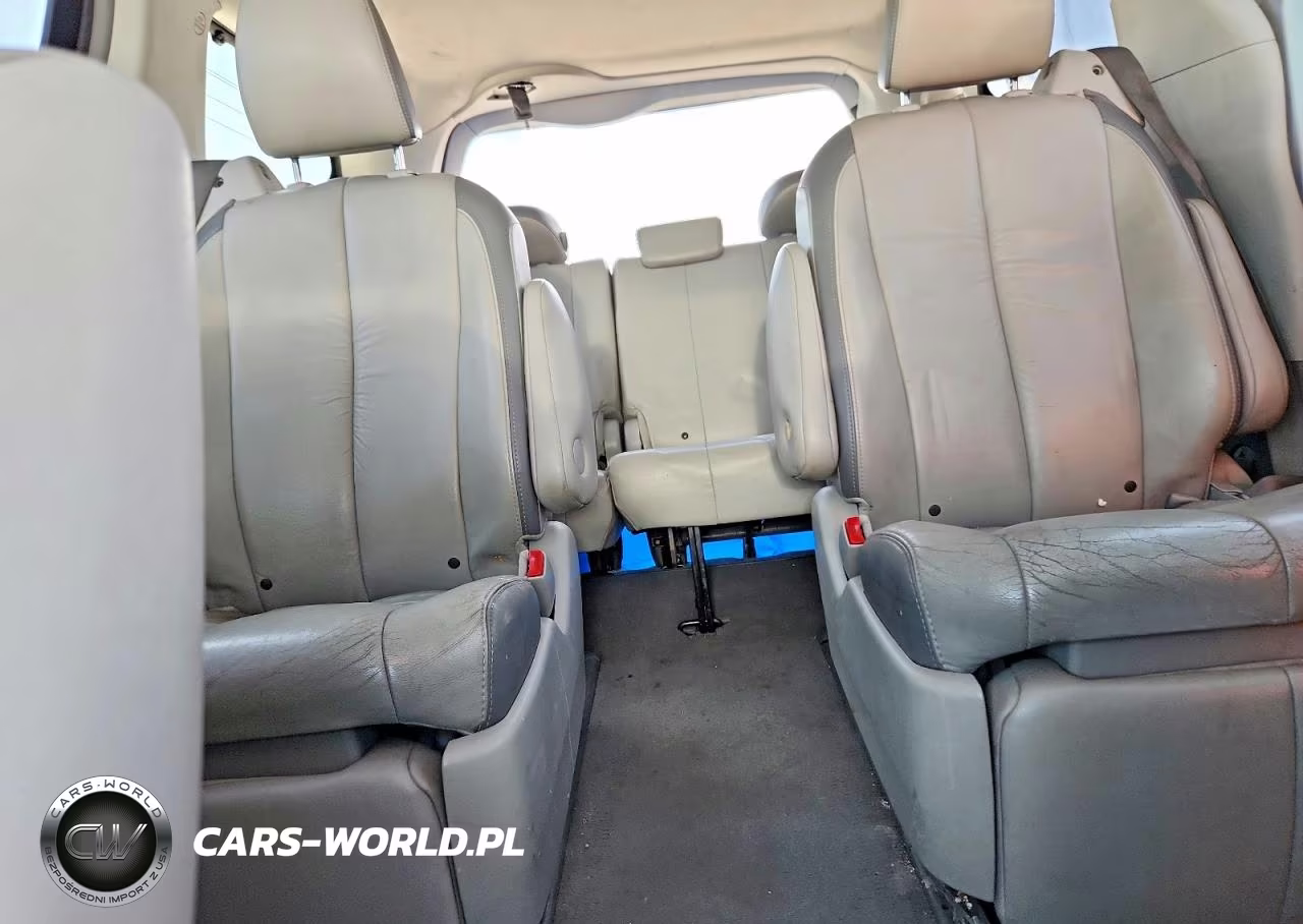 2011 Toyota Sienna Limited 7-Passenger VIN:5TDDK3DC2BS010367 - 10
