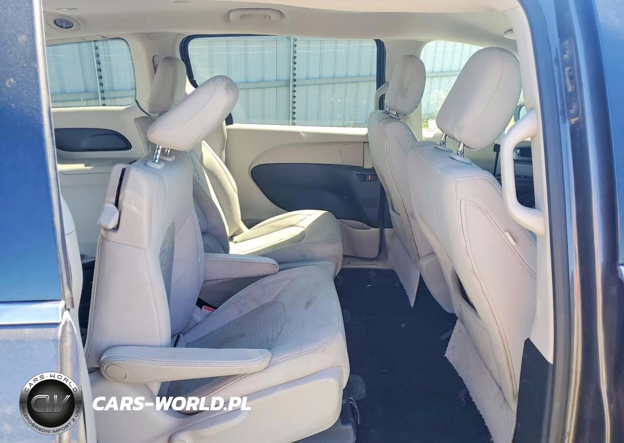 2018 Chrysler Pacifica Hybrid Touring Plus VIN:2C4RC1H70JR293587 - 11