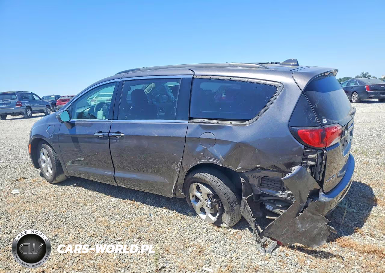 2018 Chrysler Pacifica Hybrid Touring Plus VIN:2C4RC1H70JR293587 - 2
