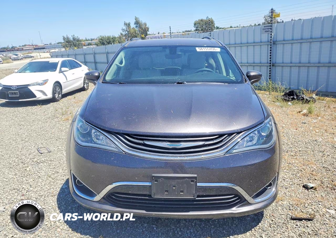 2018 Chrysler Pacifica Hybrid Touring Plus VIN:2C4RC1H70JR293587 - 5
