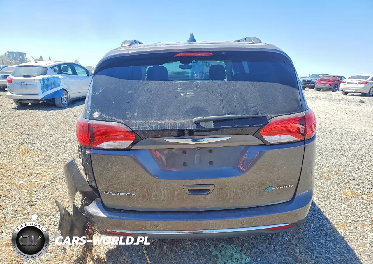 2018 Chrysler Pacifica Hybrid Touring Plus VIN:2C4RC1H70JR293587 - 6