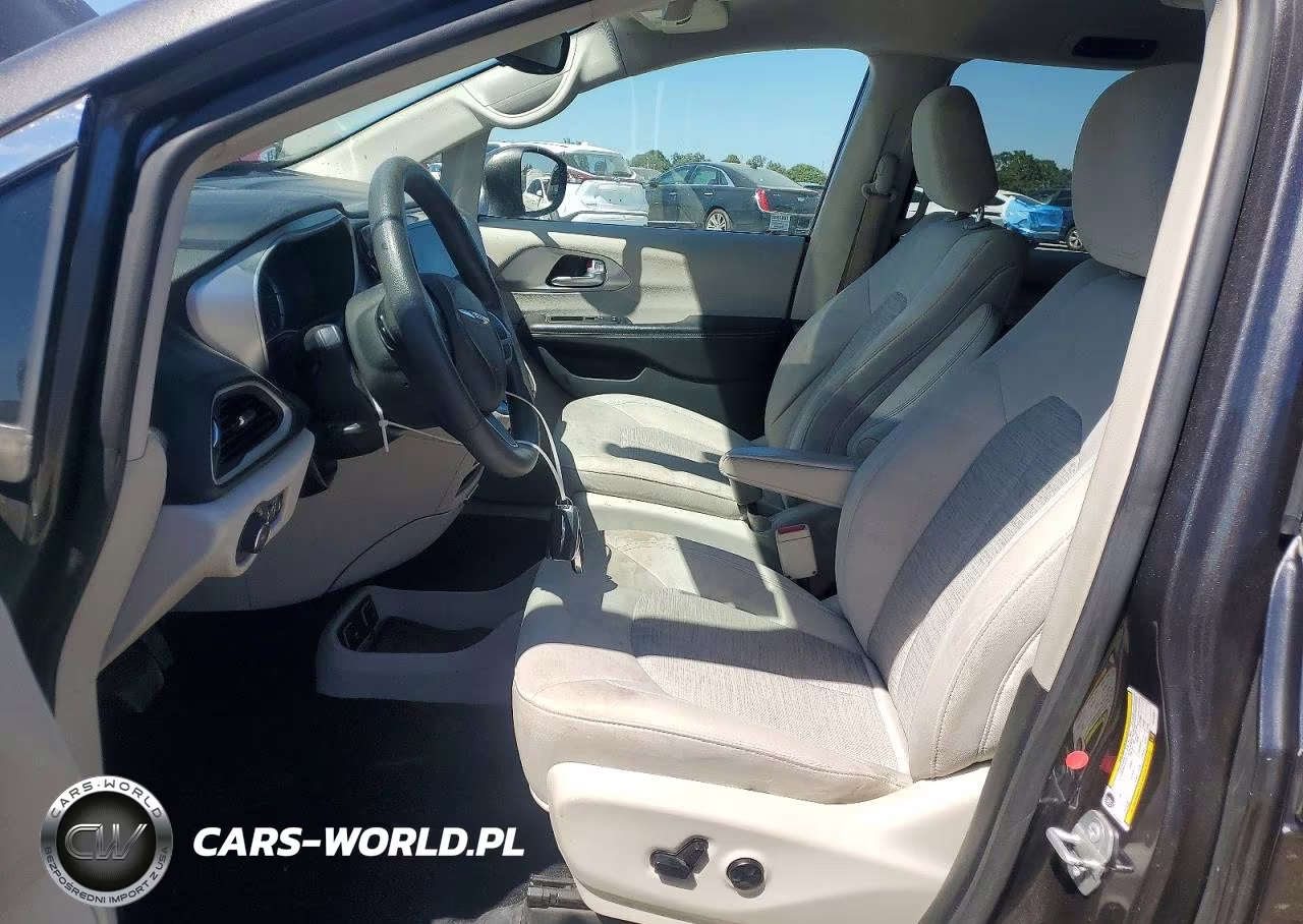 2018 Chrysler Pacifica Hybrid Touring Plus VIN:2C4RC1H70JR293587 - 7
