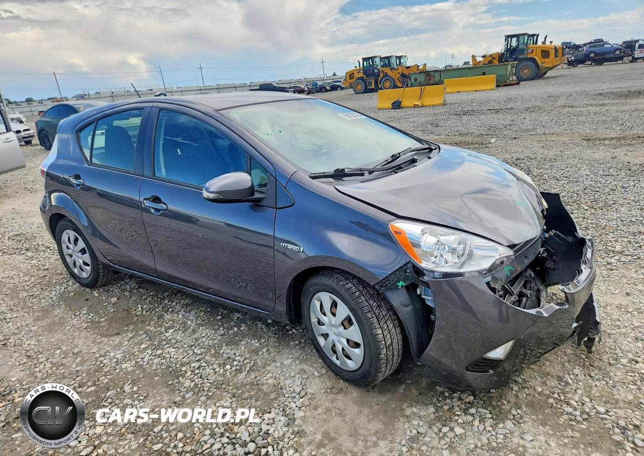 2014 Toyota Prius C Two VIN:JTDKDTB33E1060880 - 4