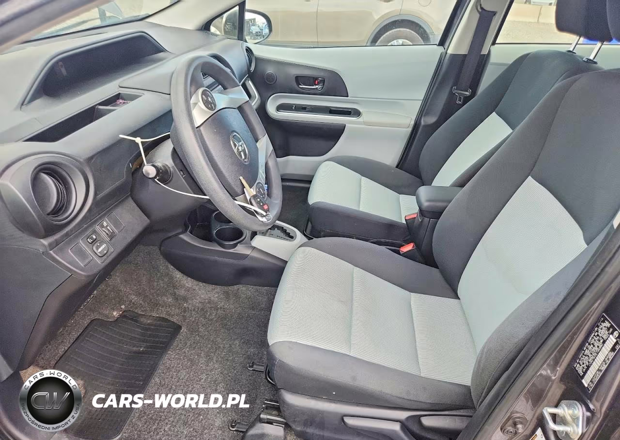 2014 Toyota Prius C Two VIN:JTDKDTB33E1060880 - 7