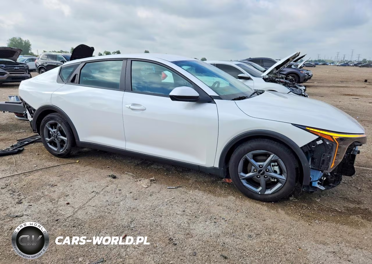 2025 Kia K4 Lxs VIN:3KPFT4DE4SE148001 - 4