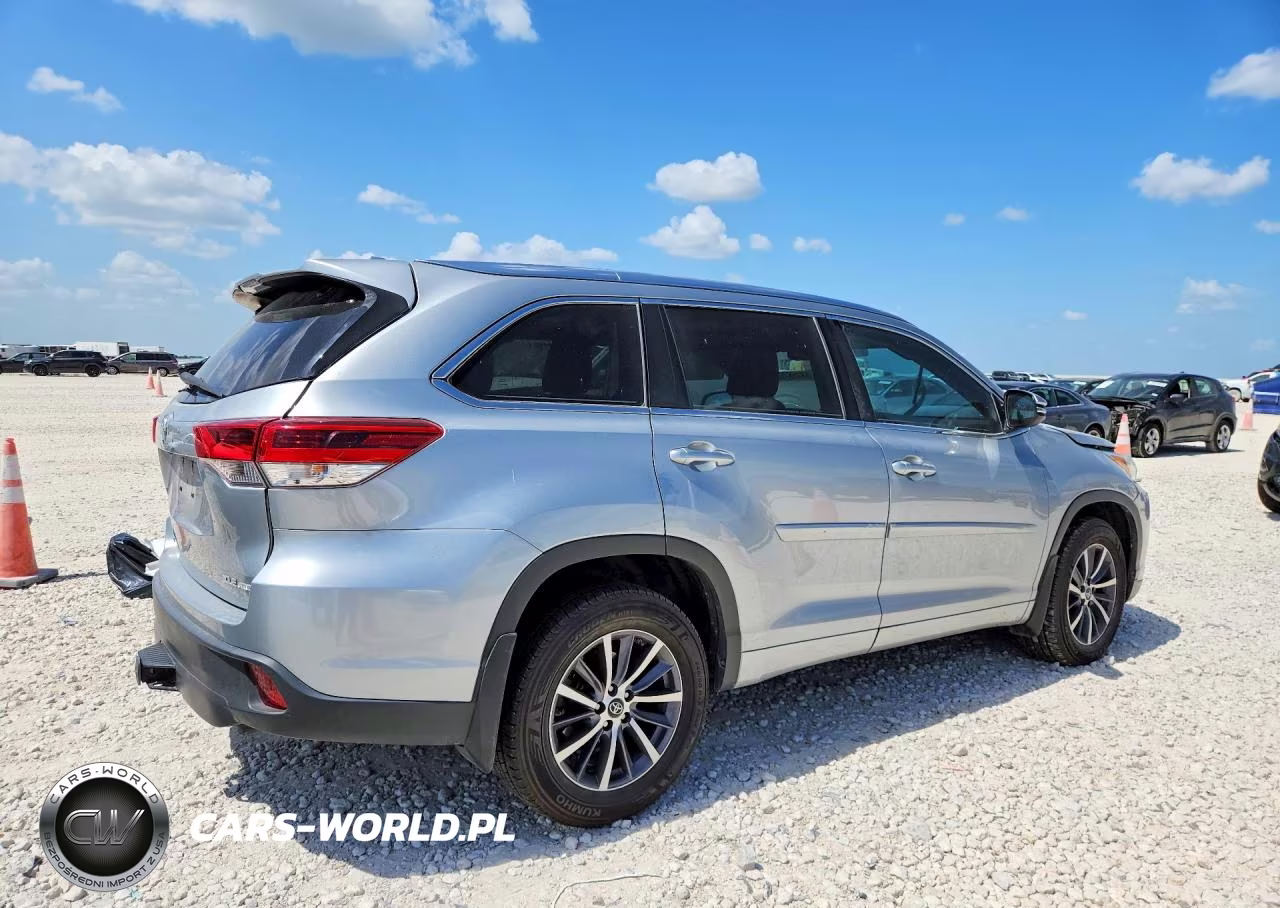 2018 Toyota Highlander Xle VIN:5TDJZRFH0JS526798 - 3