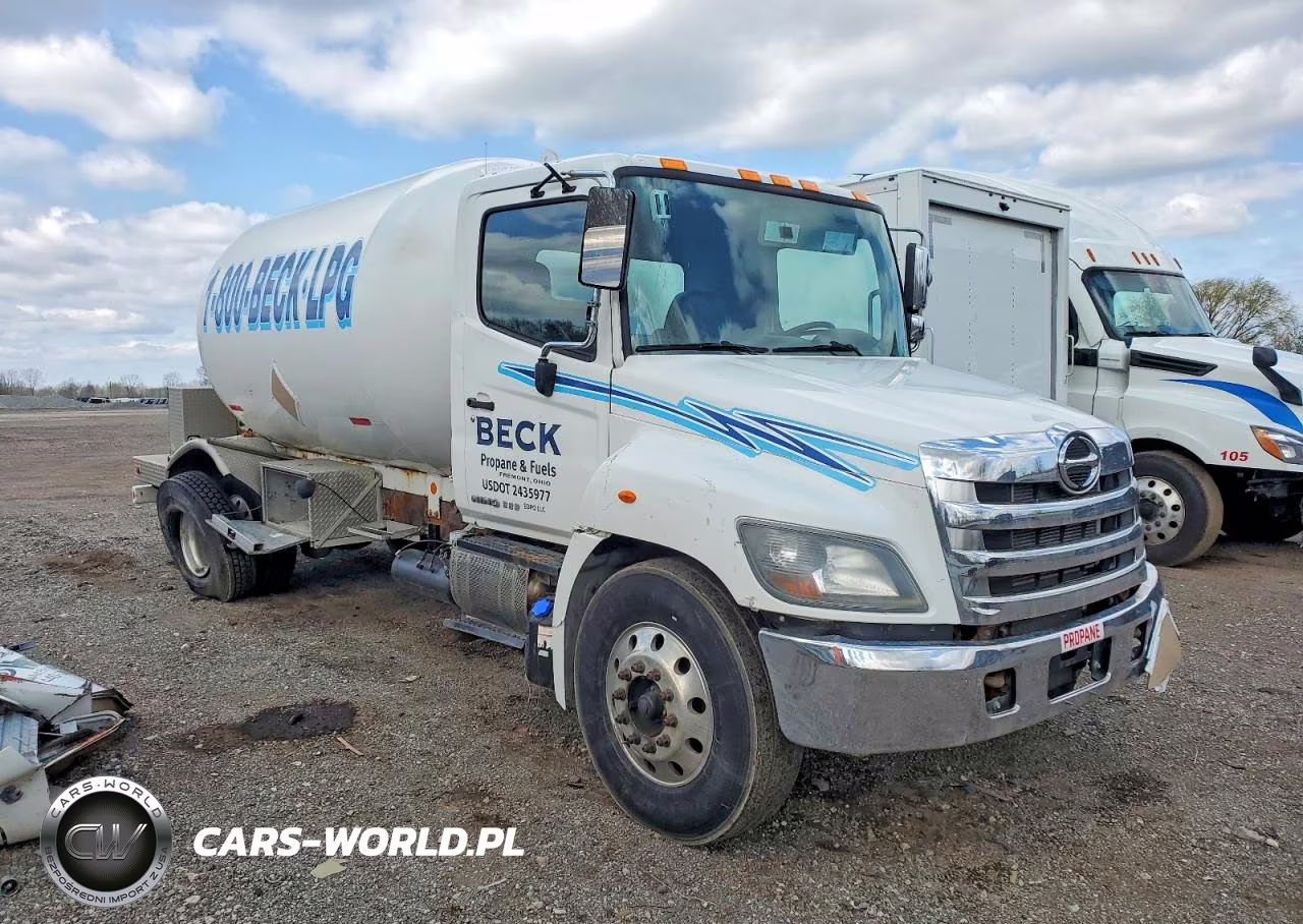 2017 Hino 258-268 Fuel Truck – zdjęcie 1 z 10