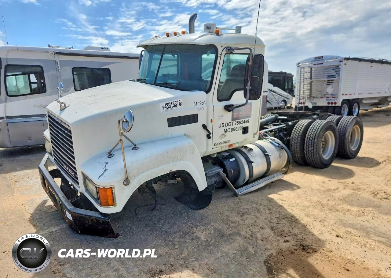 2015 Mack Chu613 Semi Truck VIN:1M1AN09YXFM019042 - 2