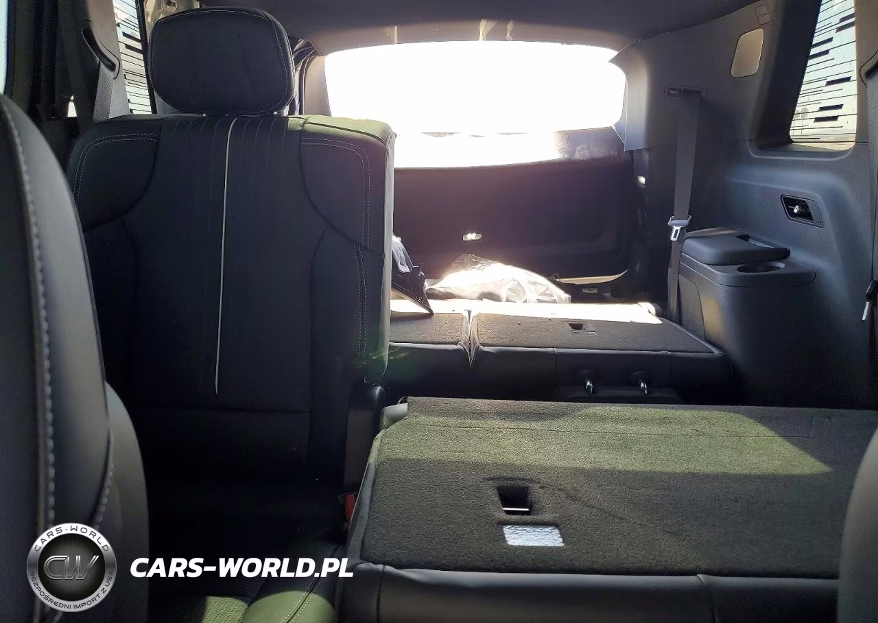 2026 Cadillac Vistiq Luxury VIN:1GYC3KML1TZ713102 - 10