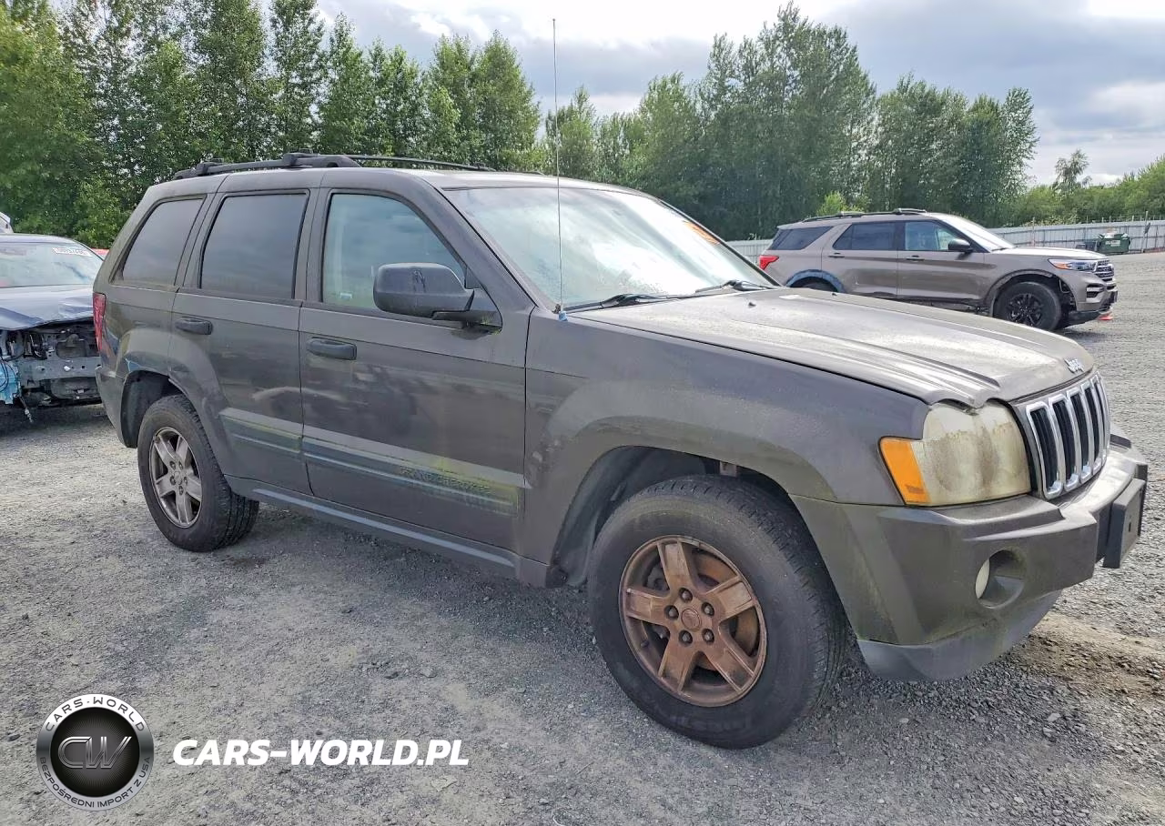 2005 Jeep Grand Cherokee Laredo VIN:1J4HR48NX5C690713 - 4