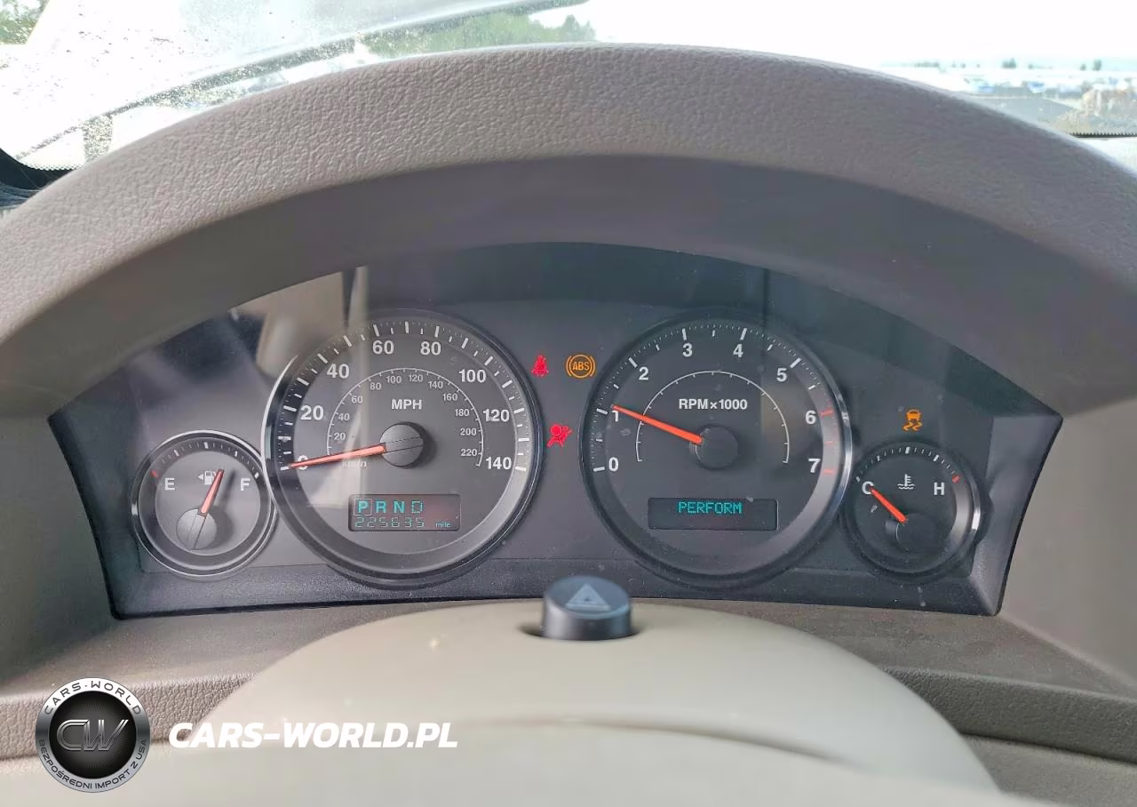 2005 Jeep Grand Cherokee Laredo VIN:1J4HR48NX5C690713 - 9