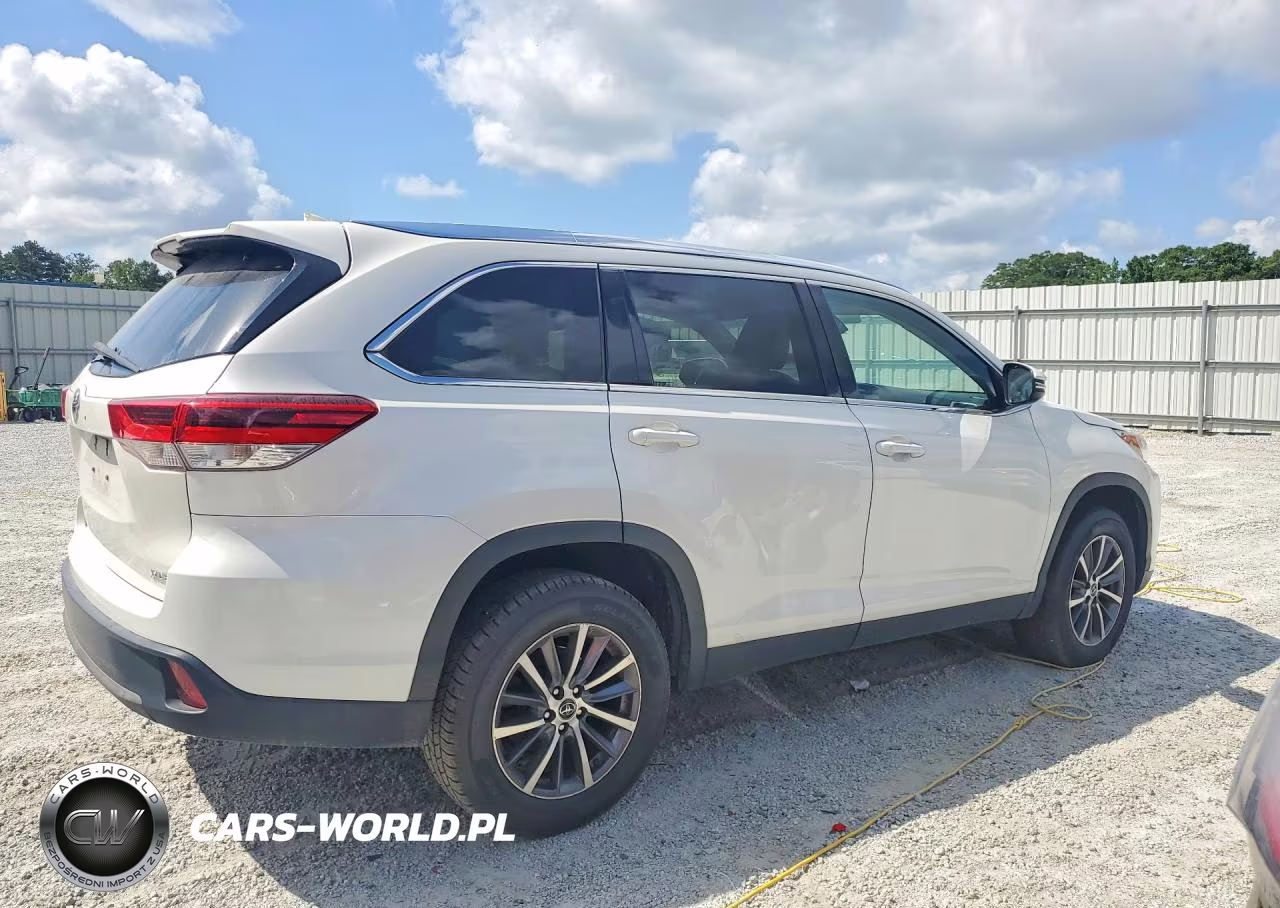 2019 Toyota Highlander Xle VIN:5TDKZRFHXKS561497 - 3