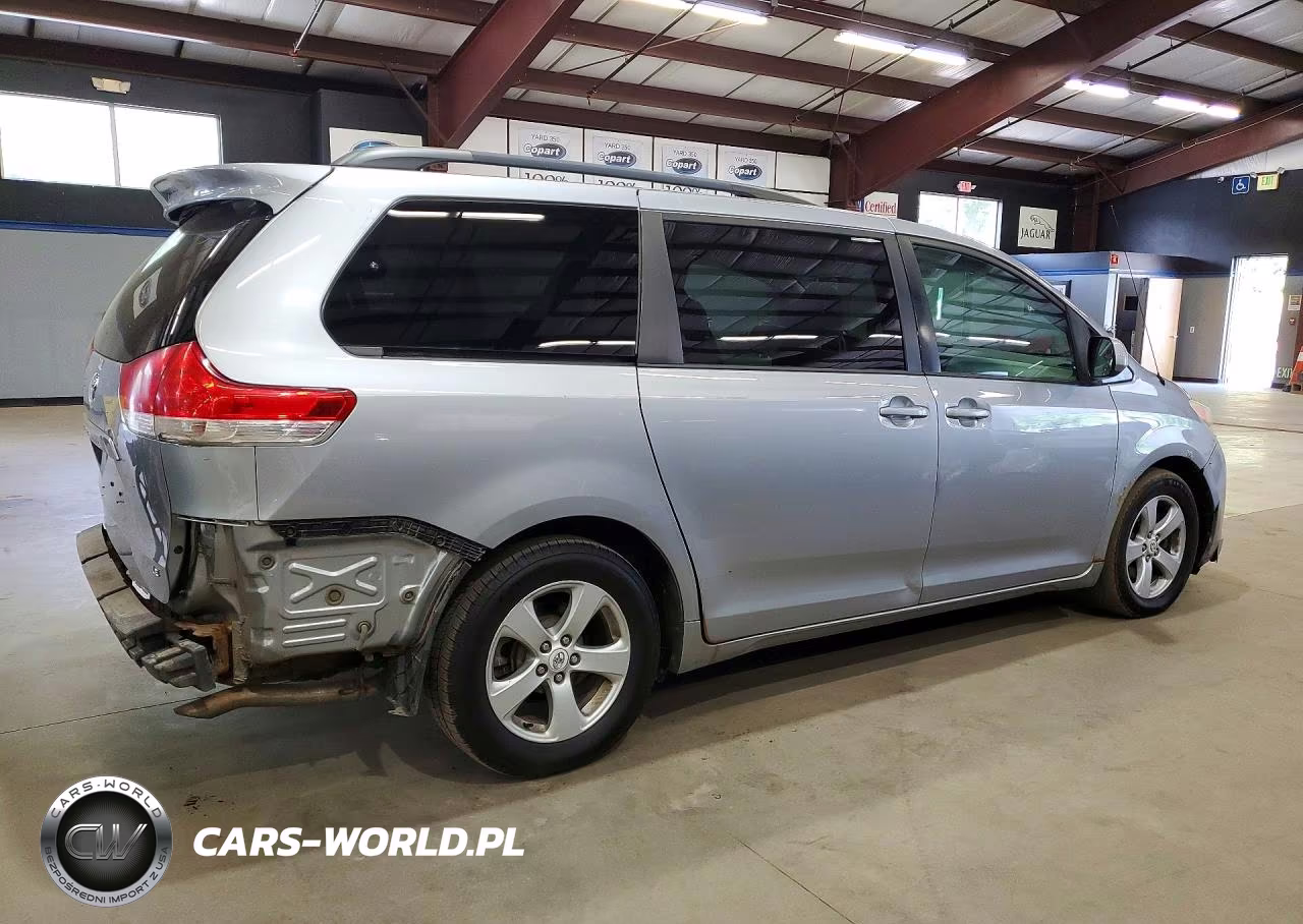 2012 Toyota Sienna Le VIN:5TDKK3DC0CS240935 - 3
