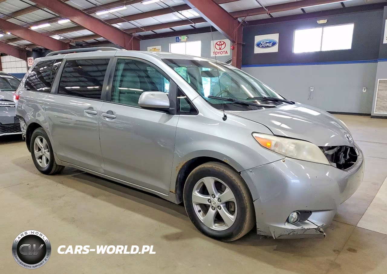 2012 Toyota Sienna Le VIN:5TDKK3DC0CS240935 - 4