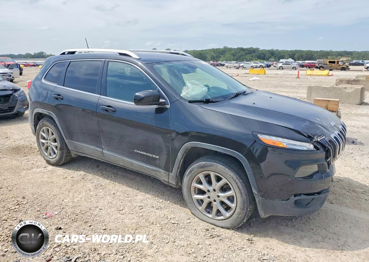 2017 Jeep Cherokee Latitude VIN:1C4PJMCB5HW544843 - 4