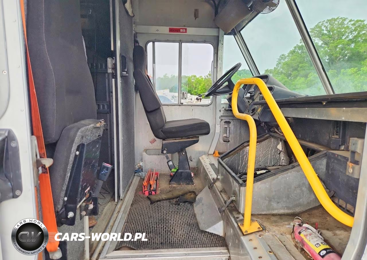 2014 Freightliner Mt55G Chassis Delivery Truck VIN:4UZAC3DV6ECFL0612 - 7