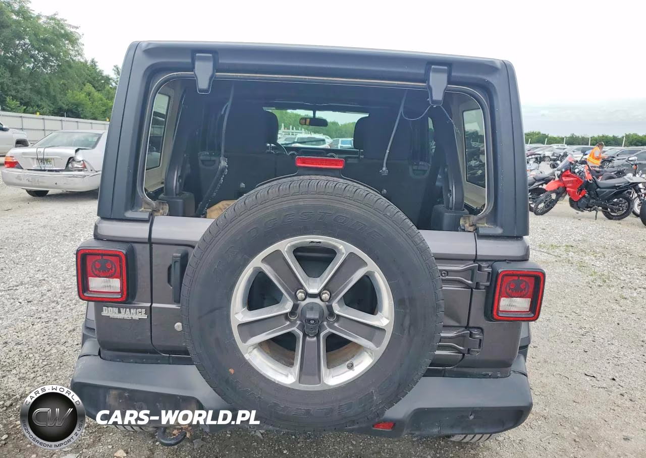 2020 Jeep Wrangler Unlimited Sahara VIN:1C4HJXEN5LW199528 - 6