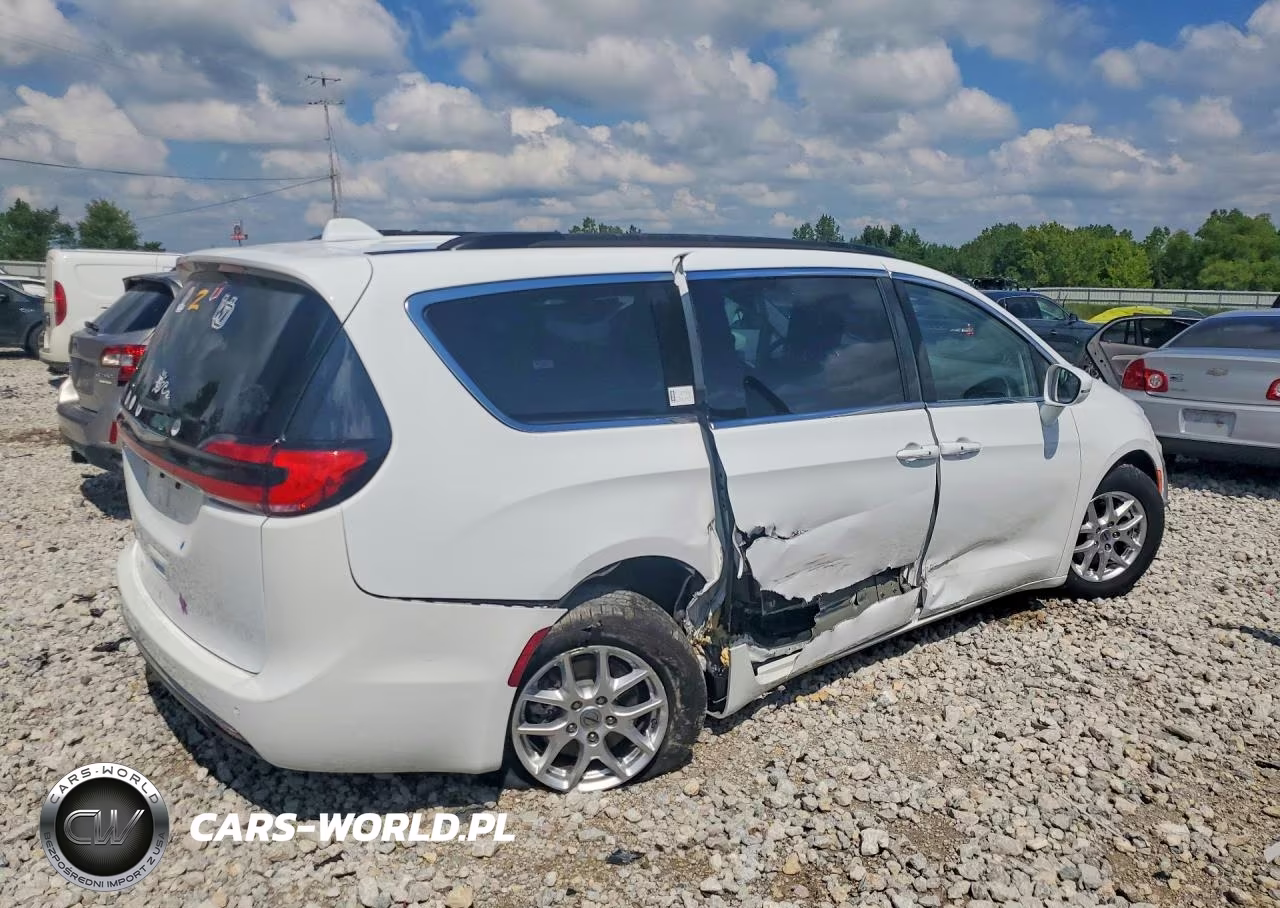 2022 Chrysler Pacifica Touring L VIN:2C4RC1BG7NR109230 - 3