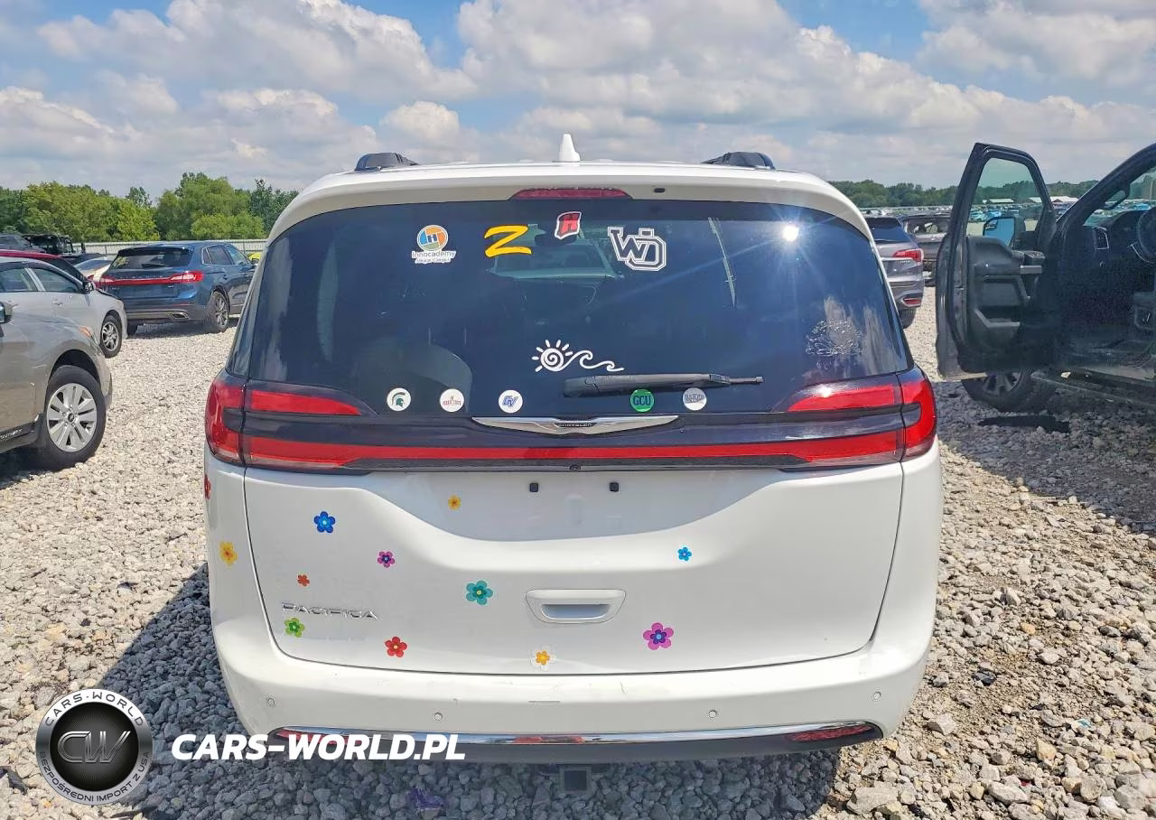 2022 Chrysler Pacifica Touring L VIN:2C4RC1BG7NR109230 - 6