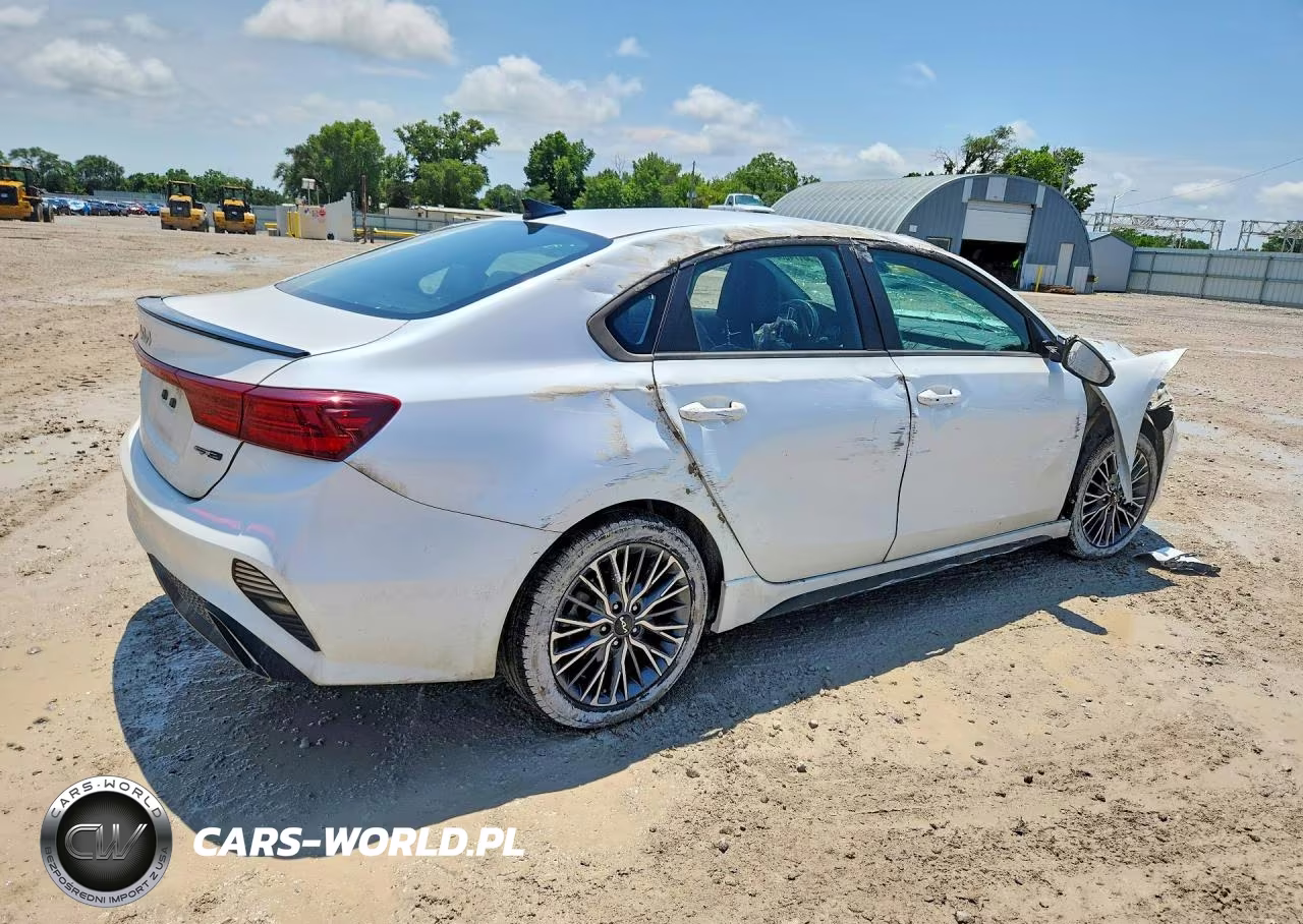 2024 Kia Forte Gt Line VIN:3KPF54AD1RE749558 - 3