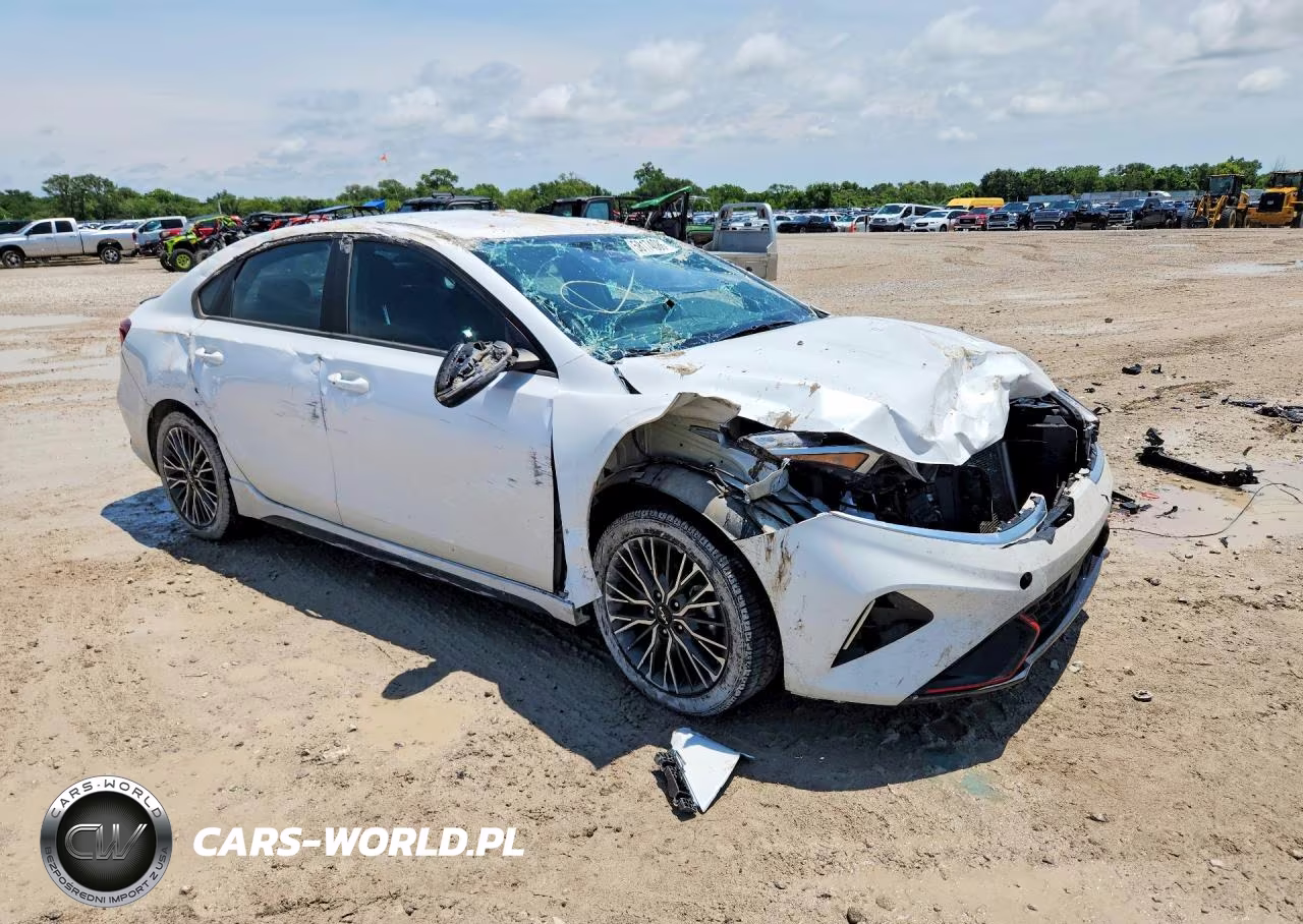 2024 Kia Forte Gt Line VIN:3KPF54AD1RE749558 - 4