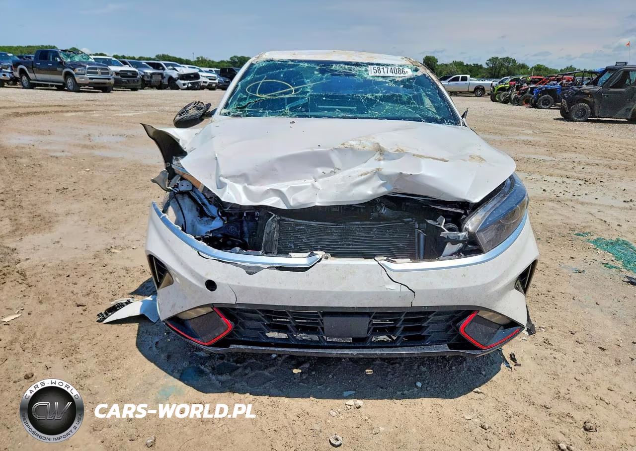 2024 Kia Forte Gt Line VIN:3KPF54AD1RE749558 - 5