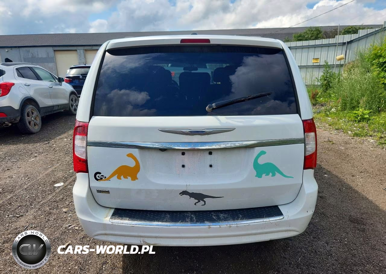2015 Chrysler Town & Country Touring VIN:2C4RC1BGXFR589023 - 6