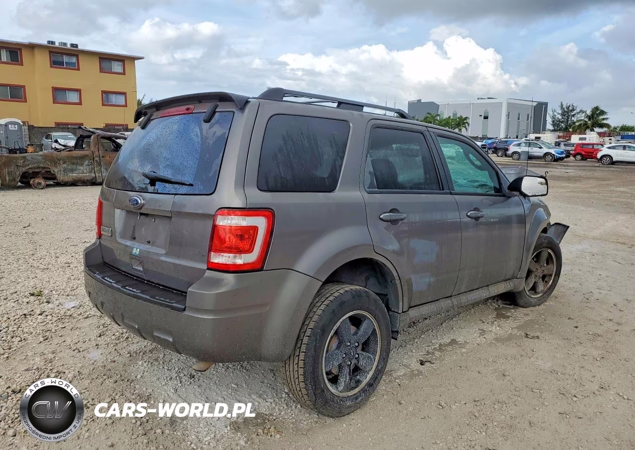 2011 Ford Escape Xlt VIN:1FMCU0D70BKA31759 - 3